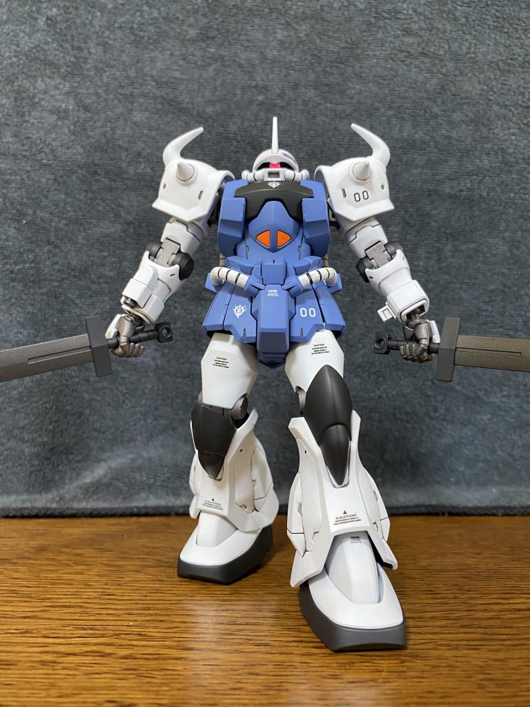 中佐機特有のヒートサーベル二刀流用に、ジャンクからもう一本持ってきました。       左手首は径が合わなかったので、別キットから流用しています。