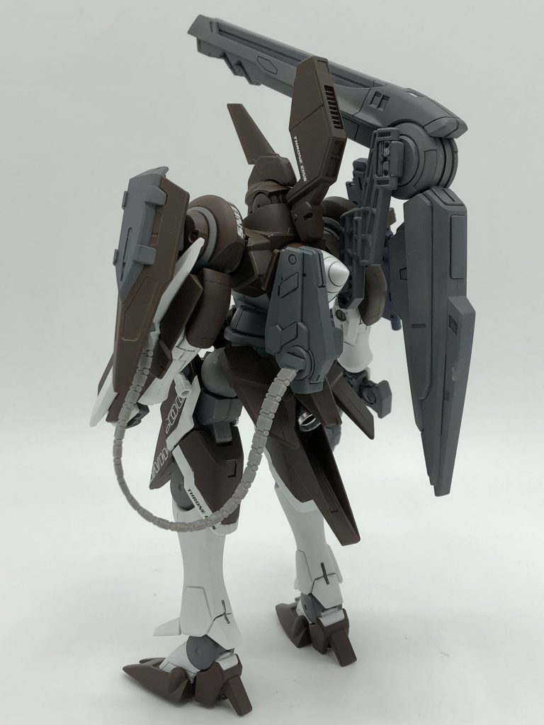 個人的な趣味嗜好なのですが…アシンメトリーが好きなので、左右で背負い物が違うスローネアインのシルエットが好きなんです(✽´ཫ`✽)