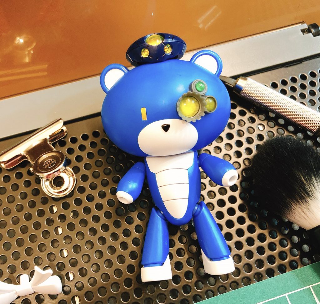 スナイパータイプを意識して、片目をスコープっぽくしてみました。