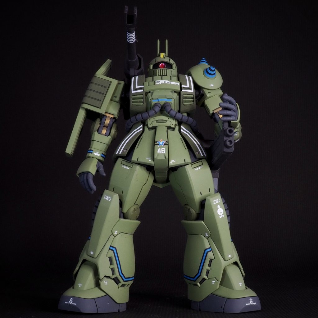 シックなボディーカラーにビビットなマーキングが映えます。