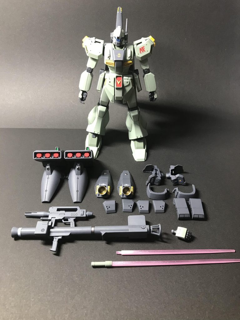 アーマ外した状態です。今回は前回の教訓を活かしつつ部屋の窓全開でラッカー塗料で塗装。妻の機嫌を伺いつつ水性、ラッカーを使い分けて行きます‥がんばろ