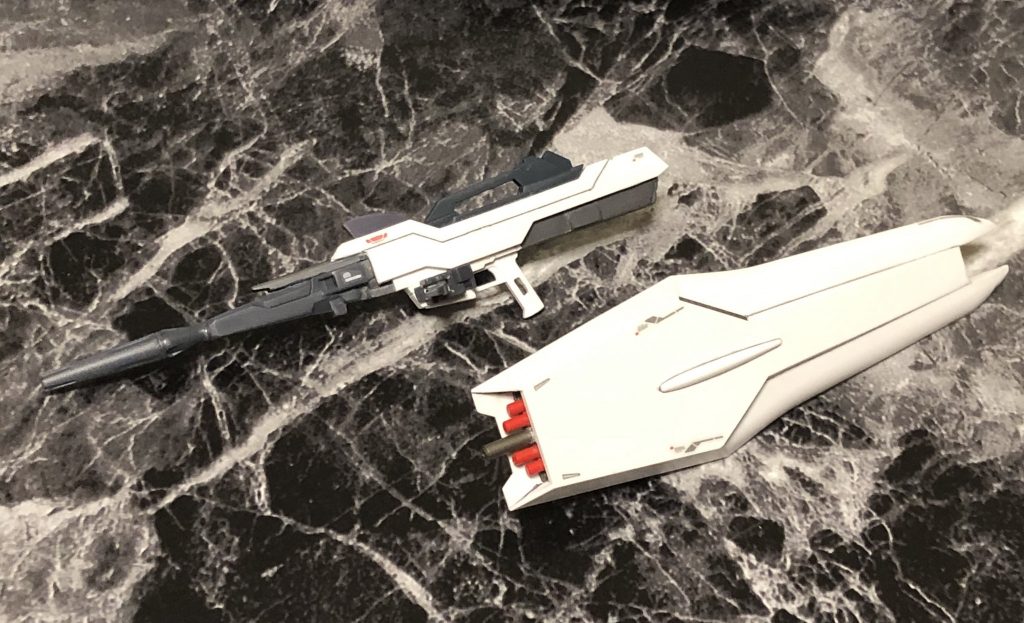 オリジナルの大型化ライフル・シールドは上下逆にしてビームランチャーとミサイルはシールド内に収納してあります。