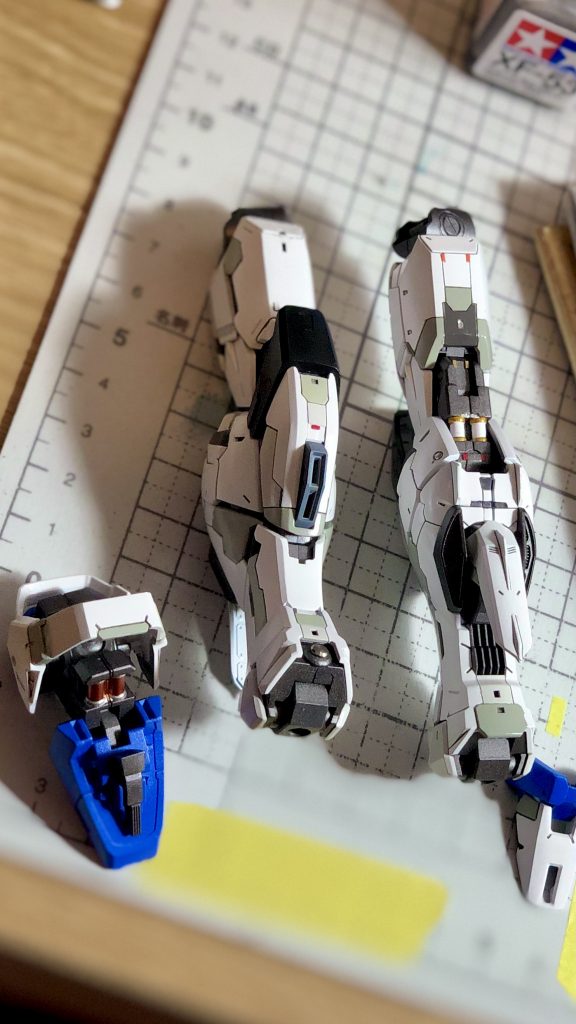 足は分割、スリット工作、塗り分け、色々頑張ったのでゼヒ。