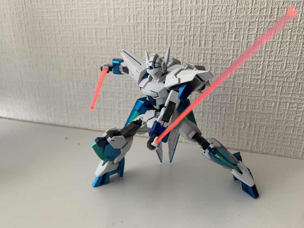 ビームサーベルは2本装備、外装はGエグゼスのものだが内部構造はAGE-2の高出力タイプと同一。主にレイザーブレイドの満足な活躍が期待できない時、例えば基地内など閉鎖空間での戦闘に用いられる補助装備としての意味合いが強い。