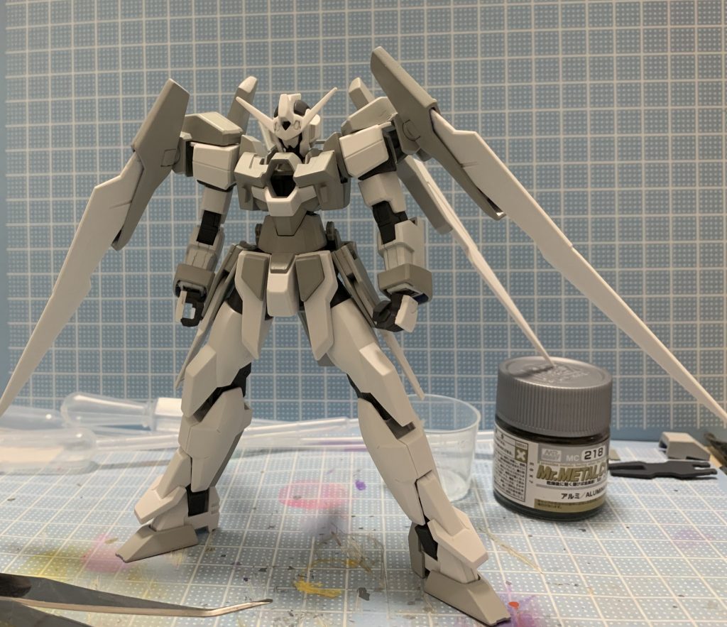 基本塗装が完了した時のモノ。白は成型色のまま、それ以外のパーツを塗装してます。