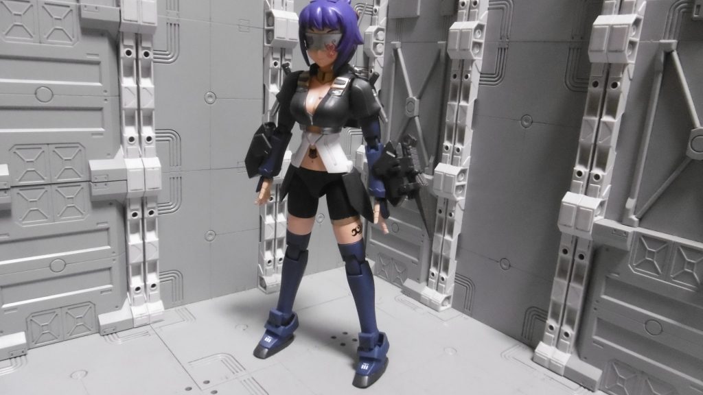 追加装備を外した軽装化により、3mm径もそのままになっていますが、塗装で目立たなくしたつもりです。健康的なイメージ?を意識した4文字に。ちなみに初期案では「あしっど」でした。