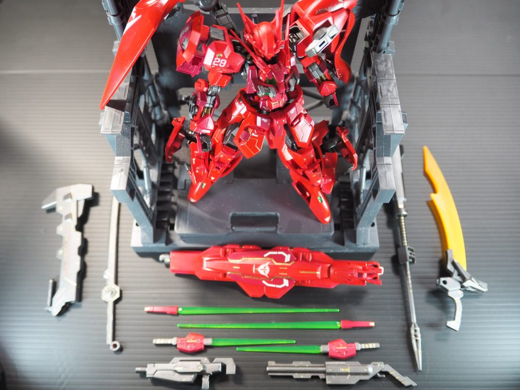 戦況下に合わせ遠近対応の武器を豊富に装備