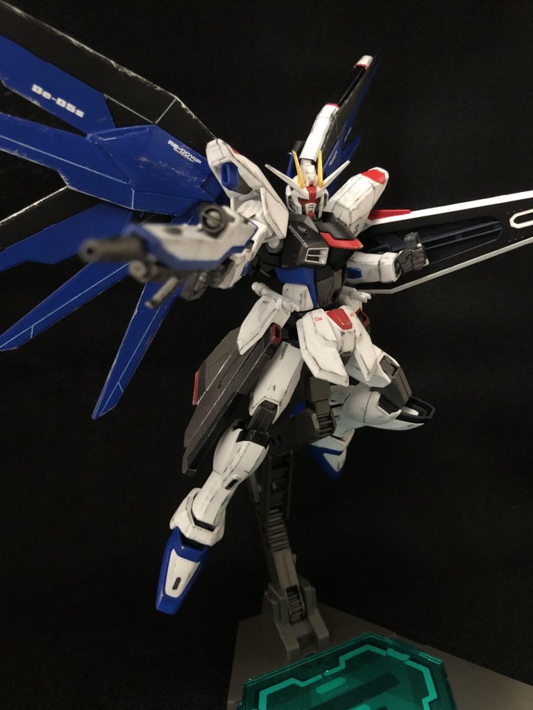 ライフルを構えたポーズ