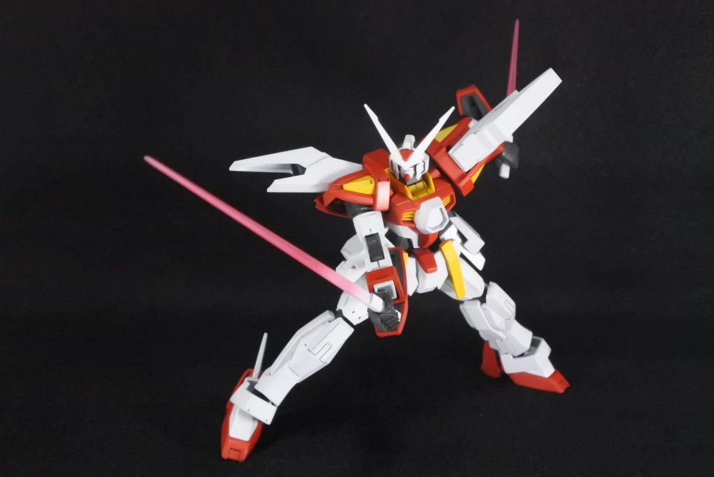 前腕部に収納してあるサーベル持ち手にも装着できます｡