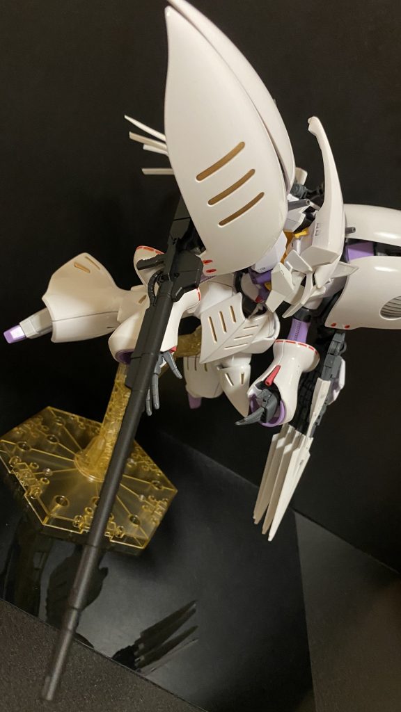 GNバスターランチャー右肘に接続された、本機の全長を超える長大なバスターランチャー。その威力は、空間に歪みを発生させる、かもしれない。