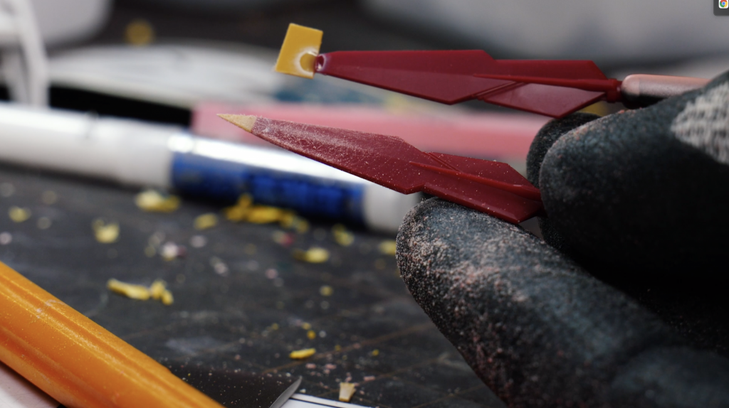 胸の武器も、プラ板追加で、とんがらせました。