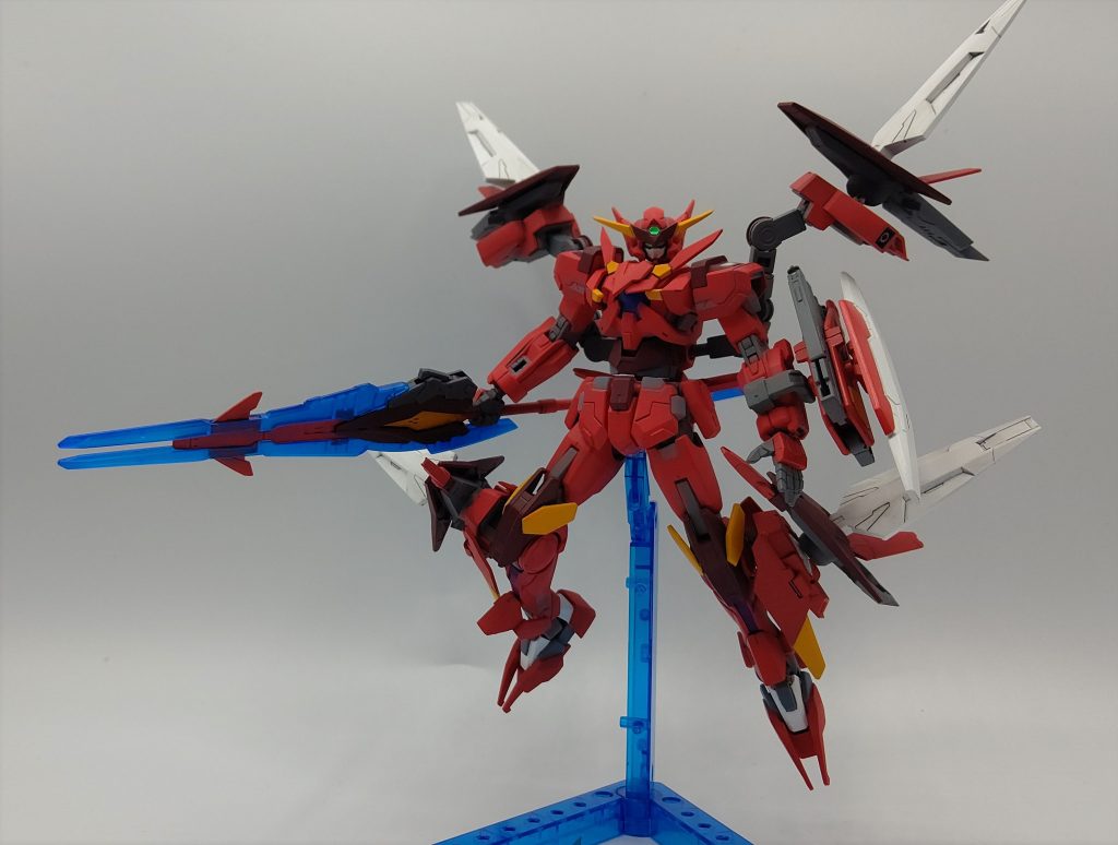 トランザム発動によりスラスターが解放されます。稲妻の如きスピードで戦場を駆け巡れるはずでしょう(希望的観測)。スラスター内部の羽根を色分けすることでメリハリがつくようにしています。