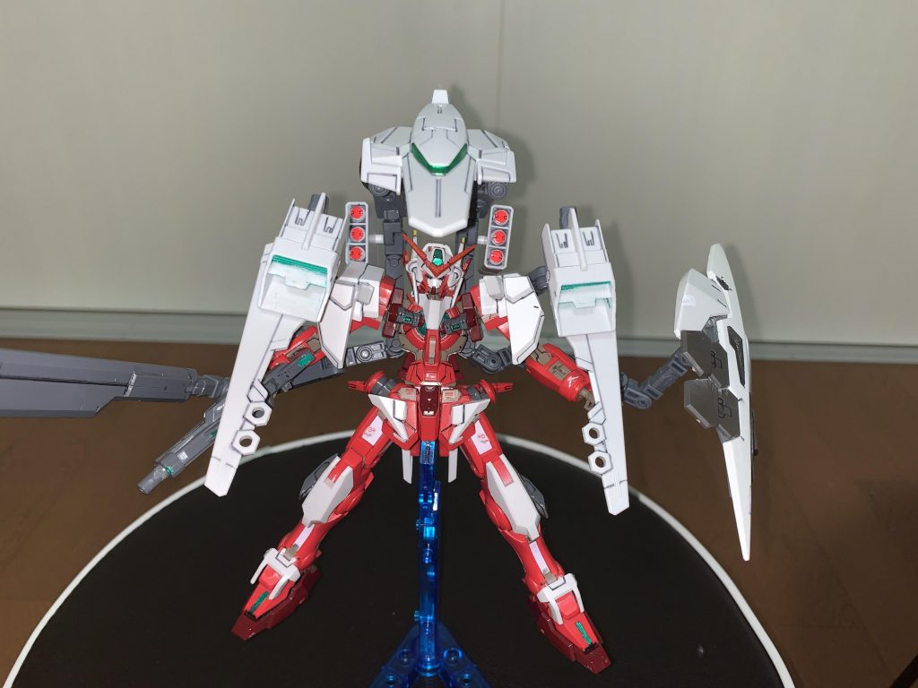 +アルビオンアームズフォビドゥンガンダム風のシルエットになった携帯で、制圧仕様になっています。