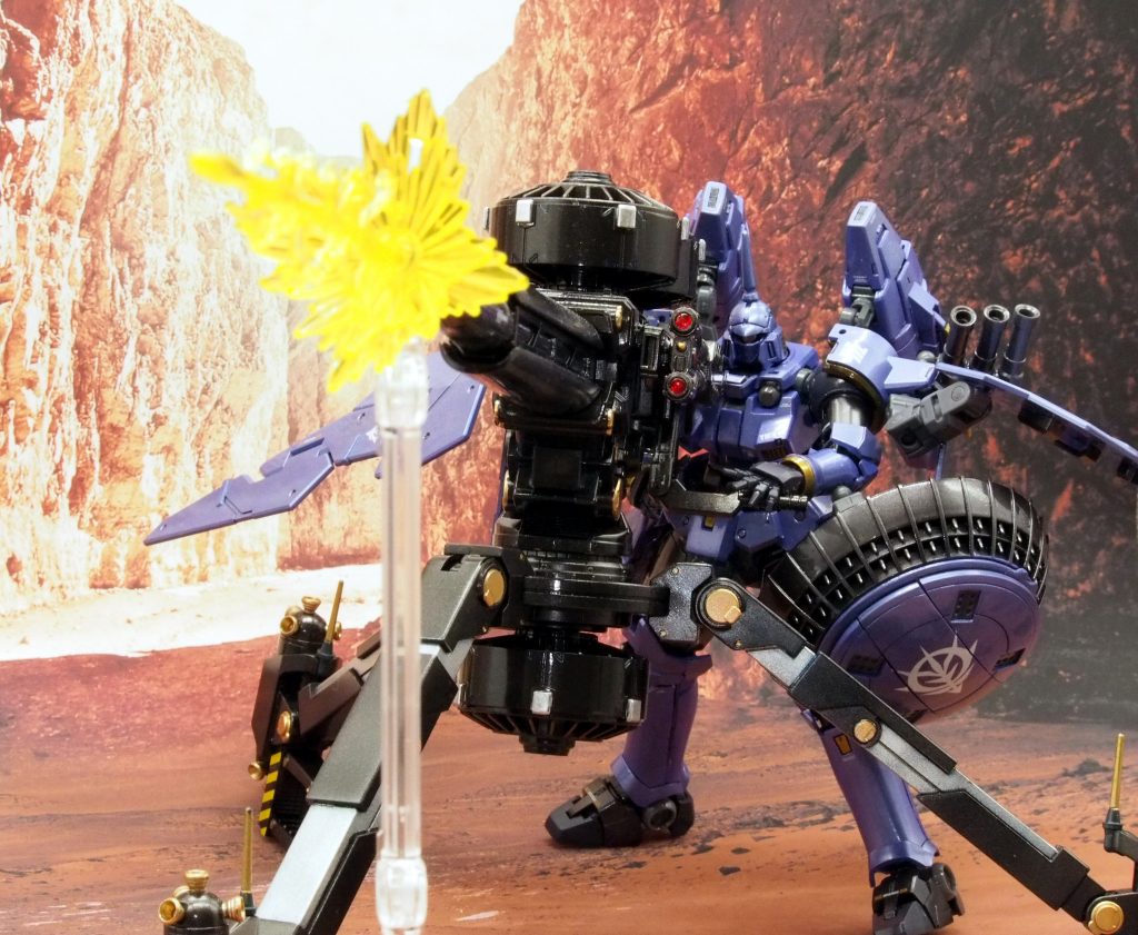 第百七十四話「だが、逃げ足は奪わせてもらう」ビッグ・ガンを装備。もちろんサンダーボルト版ザクから持ってきました。このビッグ・ガンって仰角がとれないんですね。