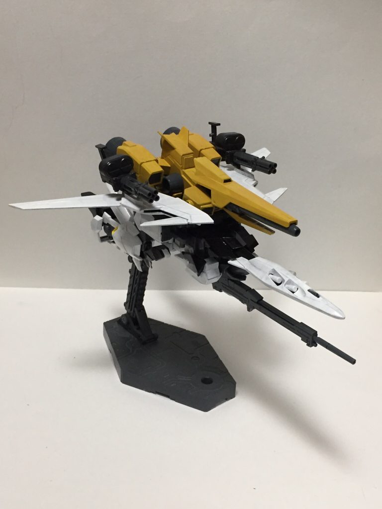 変形はこんな感じ。原型を残しつつ、弾幕に特化した機体をコンセプトに、ゴテゴテの装備になりました。