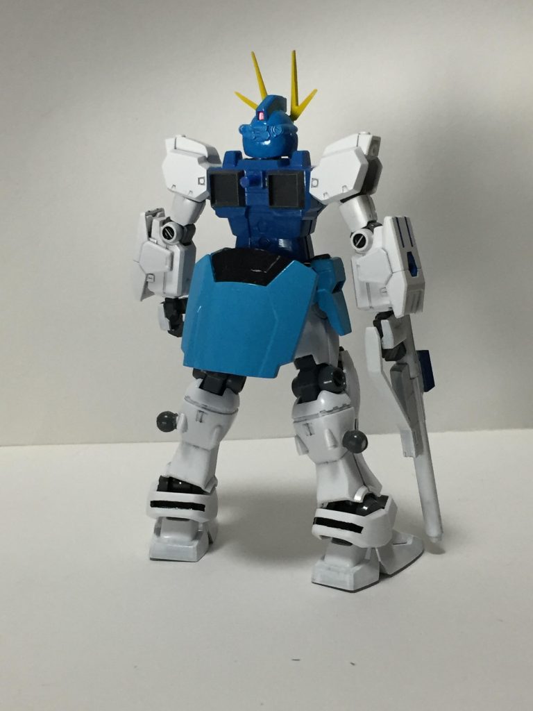 リアは大分変化してます。バックパックは排除し、ブースターのダクトの追加、リアスカートは付属のシールドを加工してペーネロペーに近づけるように作成。また、脹脛にPCがついているのも、アンブレラブースターと接続するための改良です。