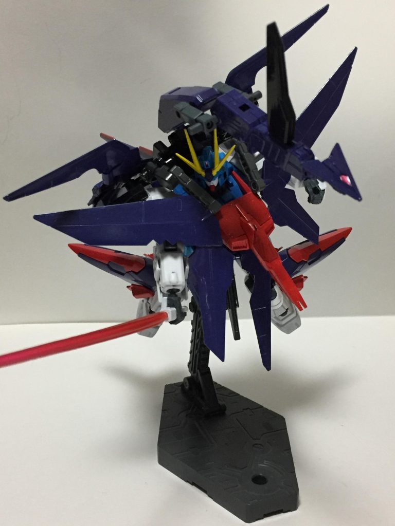 近距離用の”大出力ビームサーベル”。通常より威力が上がっており、その分エネルギーの消費も多くなるが「アンブレラブースター」と合体することでその消費も気にならなくなった。