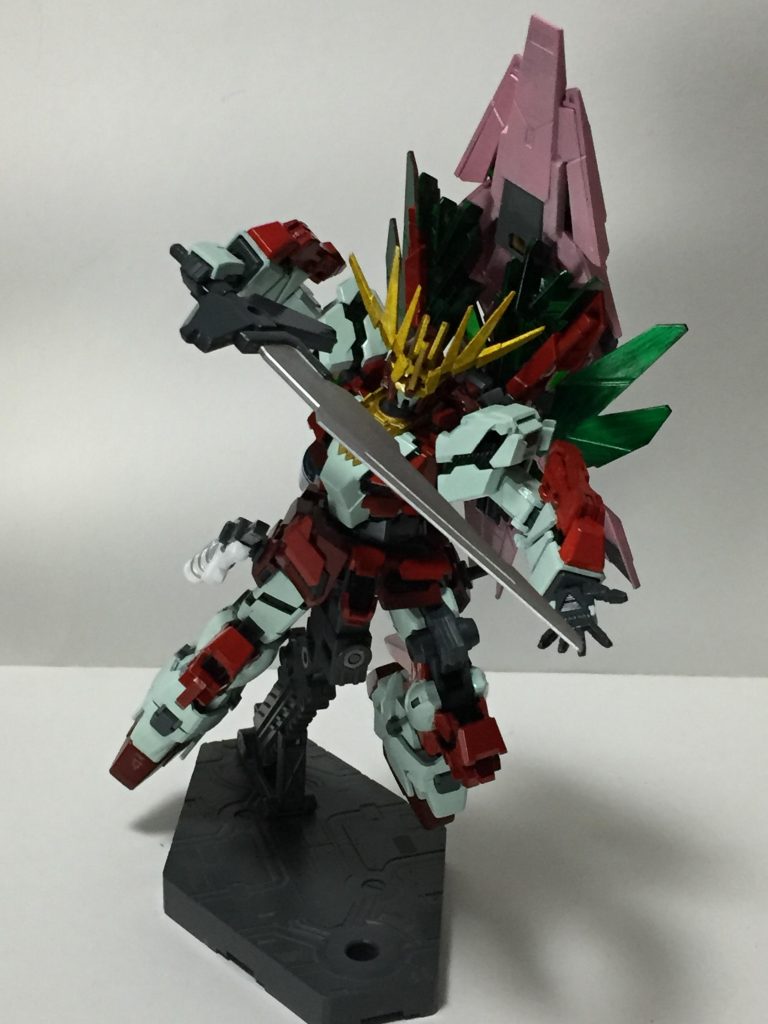 ”サディスティックソード”腰の左手側に装備した大型実体剣。Iフィールドなどを対策するために実装し、振り回しにもきき、何よりエネルギーの節約にもなるので長期戦になりそうな戦闘はこの武装が重要にもなる。