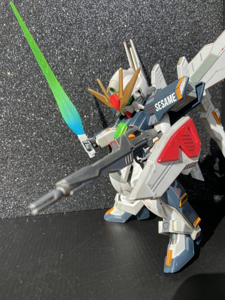 というわけでガンダムSSDXでした！正直、もっと手を入れるべきな荒々状態ですがモチベーションが保てませんでした。笑この作品で、気付いたこと。原作っぽく作るのが苦手で、かつ主人公機が苦手です。笑　最初からバランスよくて、強そうで、カッコいいので逆にどうしたらいいのかが全くわかりません！色も白いし！クセが強いのが好きなんです！