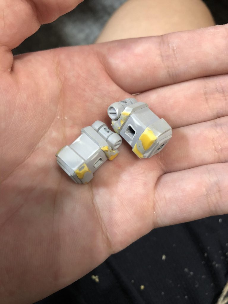 腕も段差があったので肉付け