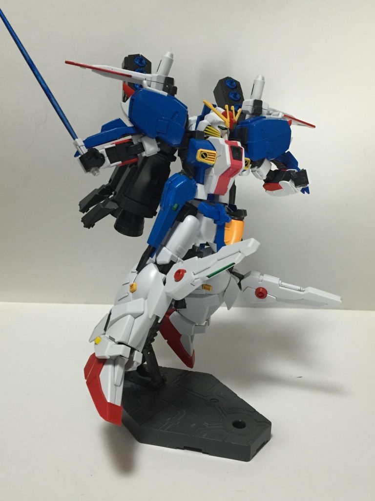 近接用の“ビーム・サーベル”。唯一の接近戦用の武装で膝のリフレクター・インコムに装備しているが、遠距離を得意とする本機では相手が近づいて来ない限り使用回数は少ない。