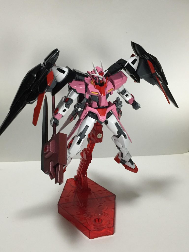 GNステルスフィールドを展開できる設定です。赤い霧を放出しミサイルの誘導などを切ったりと味方の補助をしてくれる。ただし弱点として自分はこれ以外の行動ができない。