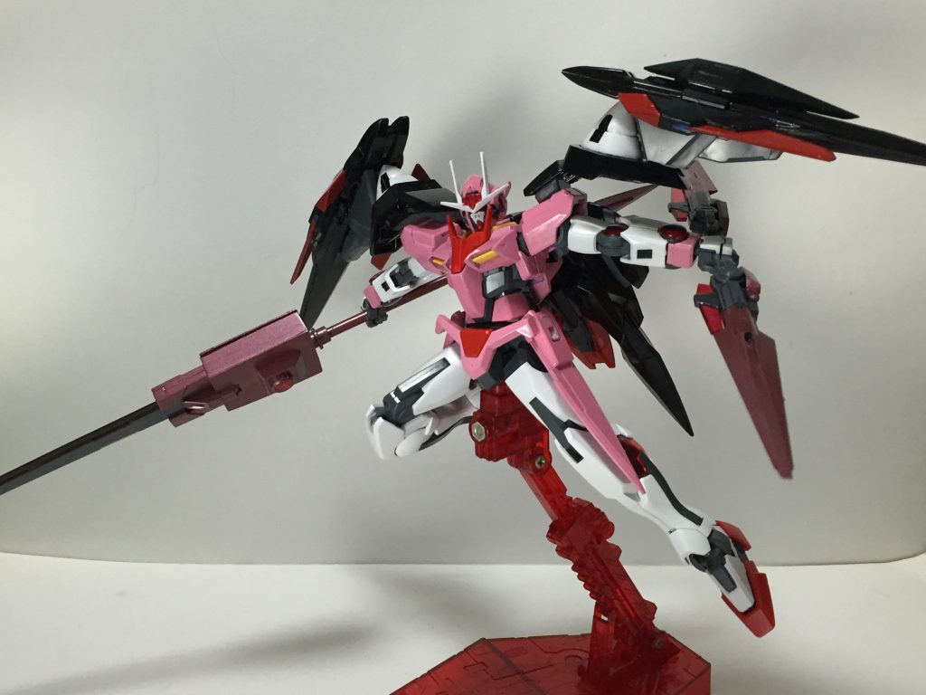 両手にランスを構え完全装備状態。