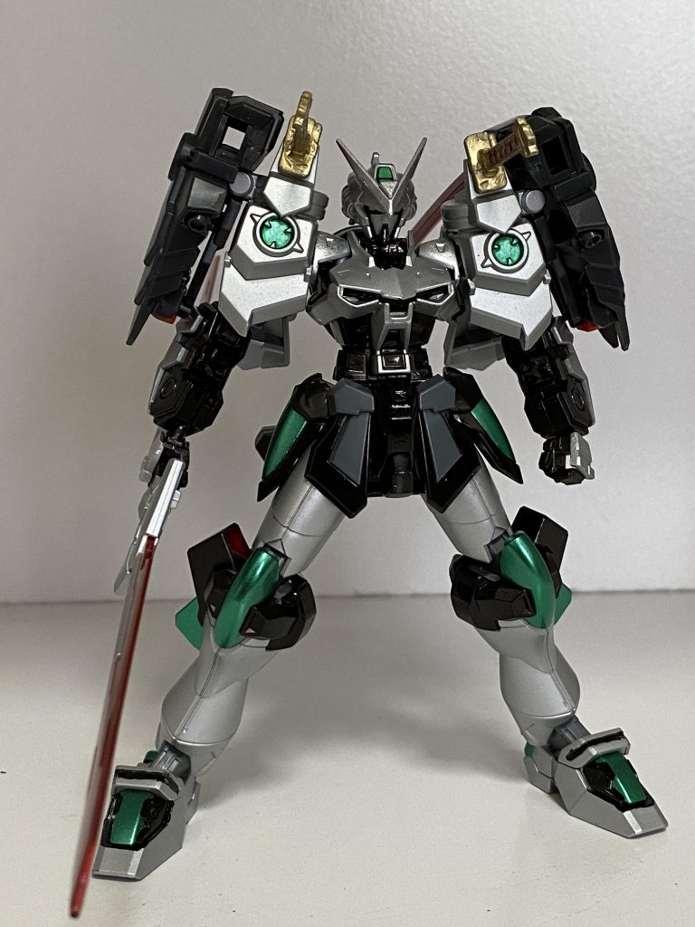 戦国アストレイとカミキバーニングをミキシングして近接格闘特化しました。カラーリングは仮面ライダーの世紀王シャドームーンをイメージしてます。