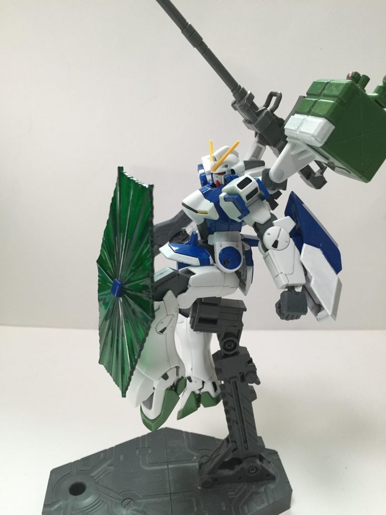 こちらはEXVSなどでVガンダムがトップ・リムを飛ばした際に防御行動をすると膝でガードしたので、そのヒントから得ています。この方法も常識にとらわれない早苗さんらしいやり方にできそうだったので。