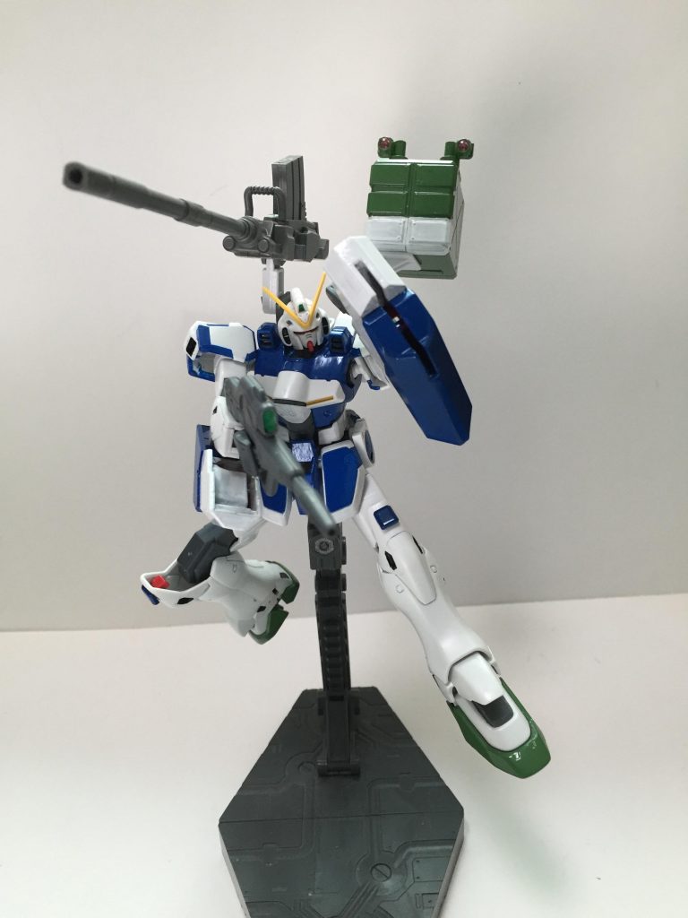 “ビーム・ライフル”一般的な武装。遠距離戦においてこの武装が主となり威力も普通のライフルと同等。