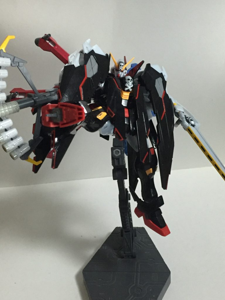 “ヒート・ダガー”脚部に内蔵された隠し武器。手にもって装備することも可能。