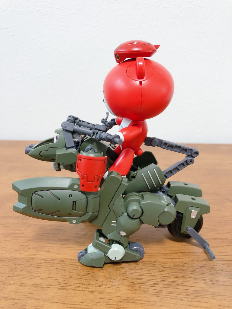 横から見ると、カマキリみたいです…w