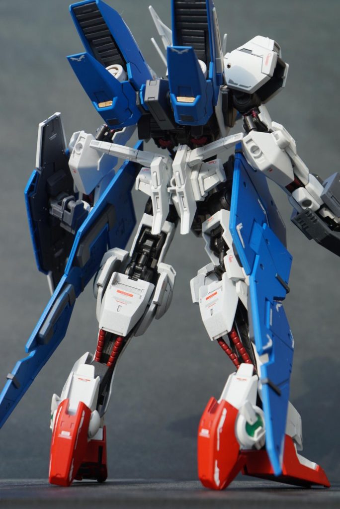 ヒロイックな後ろ姿になってよかった〜。鉄血系のパイプが見えてて、かっこいい!(自画自賛)