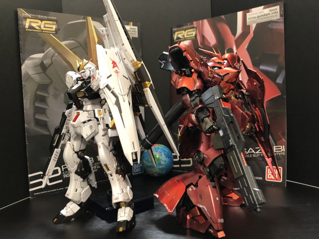 RGサザビー キャンディ塗装を作ってからかなり遠回りしましたがやっとこの2ショット!νガンダム の白(パール塗装)もプラネットシステムで3種試せたのでパールシルバーで塗装!元々素体でも評価が高いのと、時代背景的にも大型系MSなので、1/144でも2機並ぶと圧感です( ̄^ ̄)ゞ