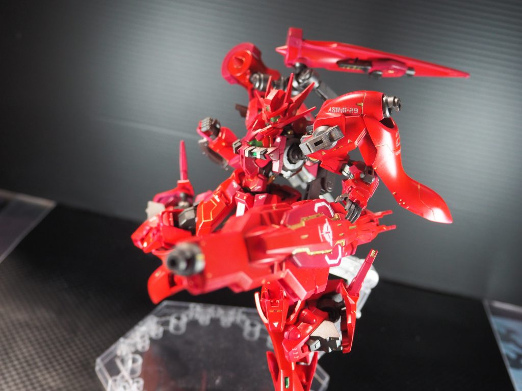 遠距離砲(実弾またはダーインスレイブ、ビームに弾を変更可能)