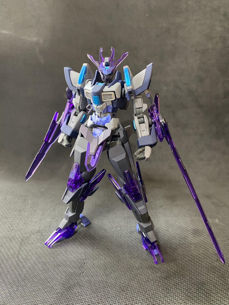 バックパックを組む前の「グレイシアガンダム」状態、こちらの方がスッキリしていてバトルでは使いやすいかもしれません。いずれ大気圏内での戦闘用装備なんかも作れると楽しそうですね。ご覧いただきありがとうございました!