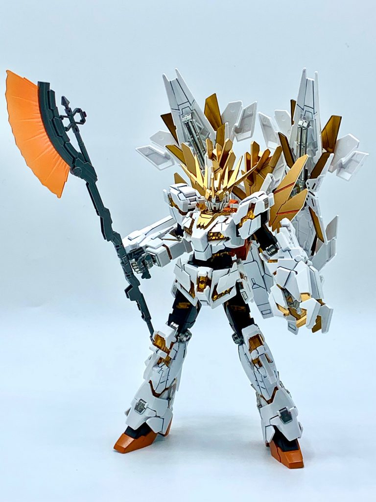 ハイパービームジャベリンはアックス形態固定で。アームドアーマーDEはフェネクスとかペルフェクティビリティの逆向きにつけて逆立ったライオンの鬣をイメージしています 