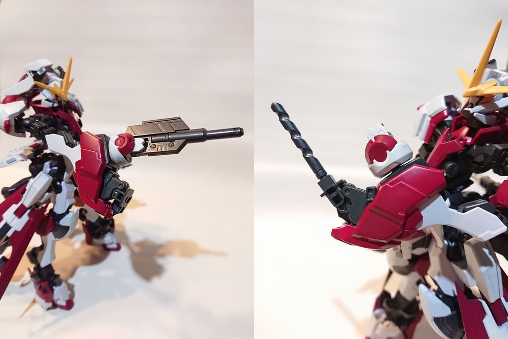 右袖に懸架されたライフル。左袖にはドリルも内蔵されています。両袖には改造の名残としてアタッチメントや可動部位が残っています。