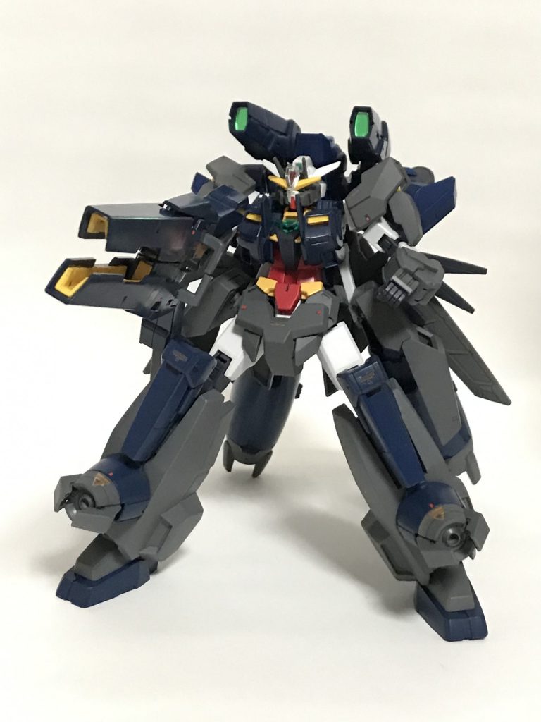 ダブルバズーカはセラヴィーと同仕様のものを採用。コアガンダムのビームスプレーガンとのドッキング機構はない。