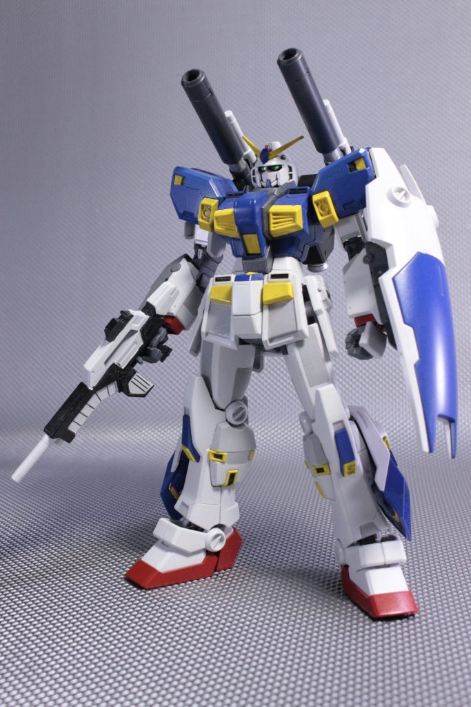 HGUCガンダム6号機マドロック再現とまではいきませんが、塗装と筋彫りでディテールを追加してサイドストーリーズやバトルオペレーションでのCGモデルをイメージして作りました。頭部は後ハメ加工で合わせ目消しをしています。筋彫りには初めての挑戦だったのですが線が安定せず上手くいかなかったり左右で線のバランスが崩れたり…精進します。こうなるとゲラート専用ザクも欲しくなりますね。