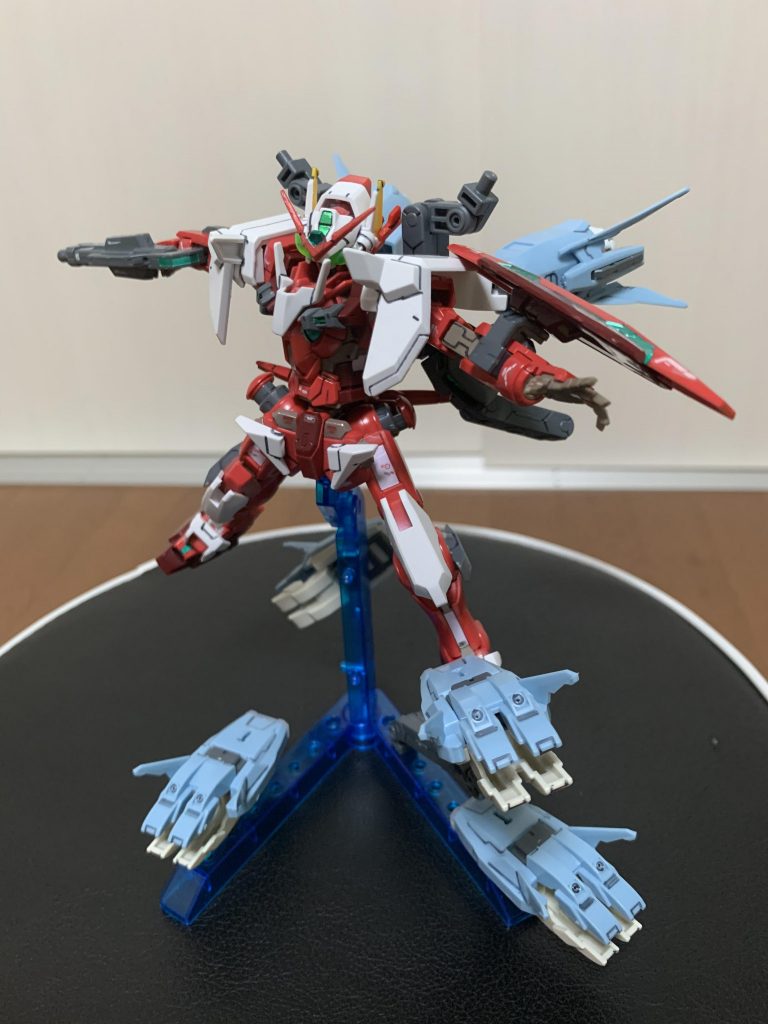 アームズが分離し、オールレンジ兵器として稼働する設定というです。