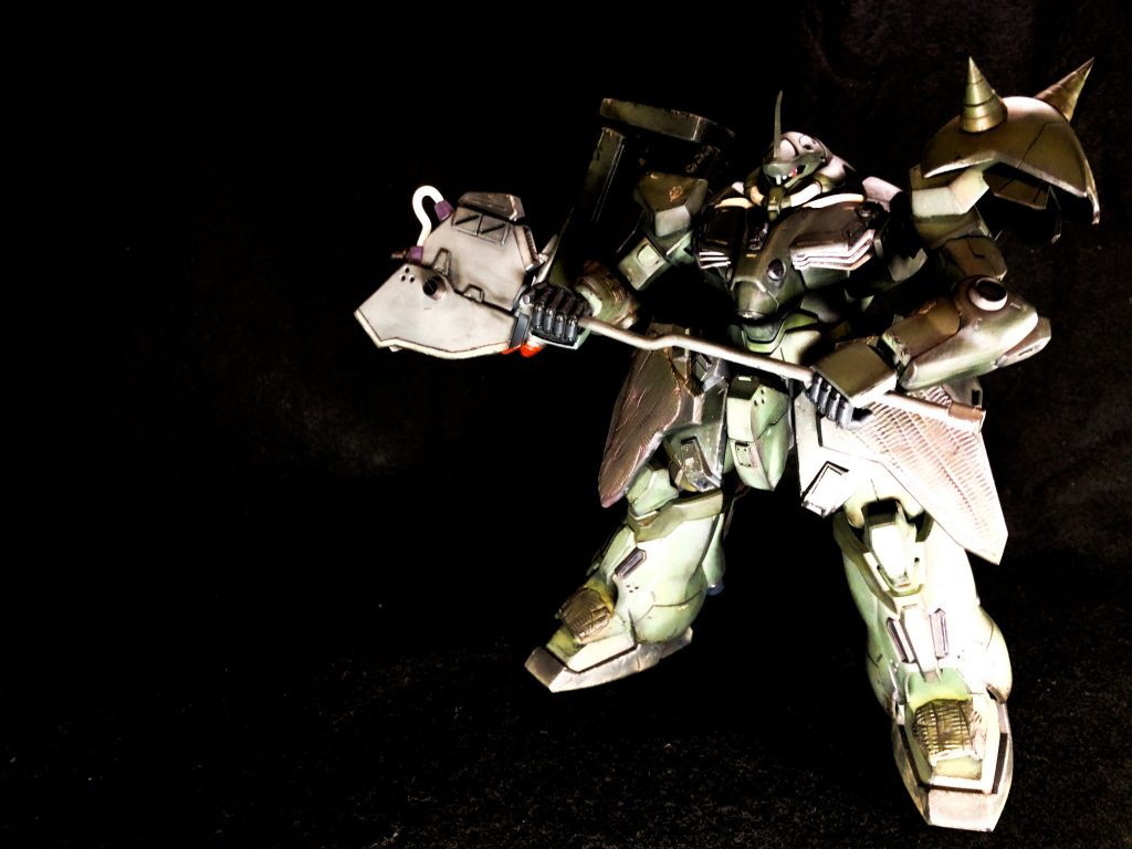 試作兵装である通称ハルバード。この兵装は刃の部分がヒート刃を装備しているため、この状態でも敵機を斬りつける事も可能。