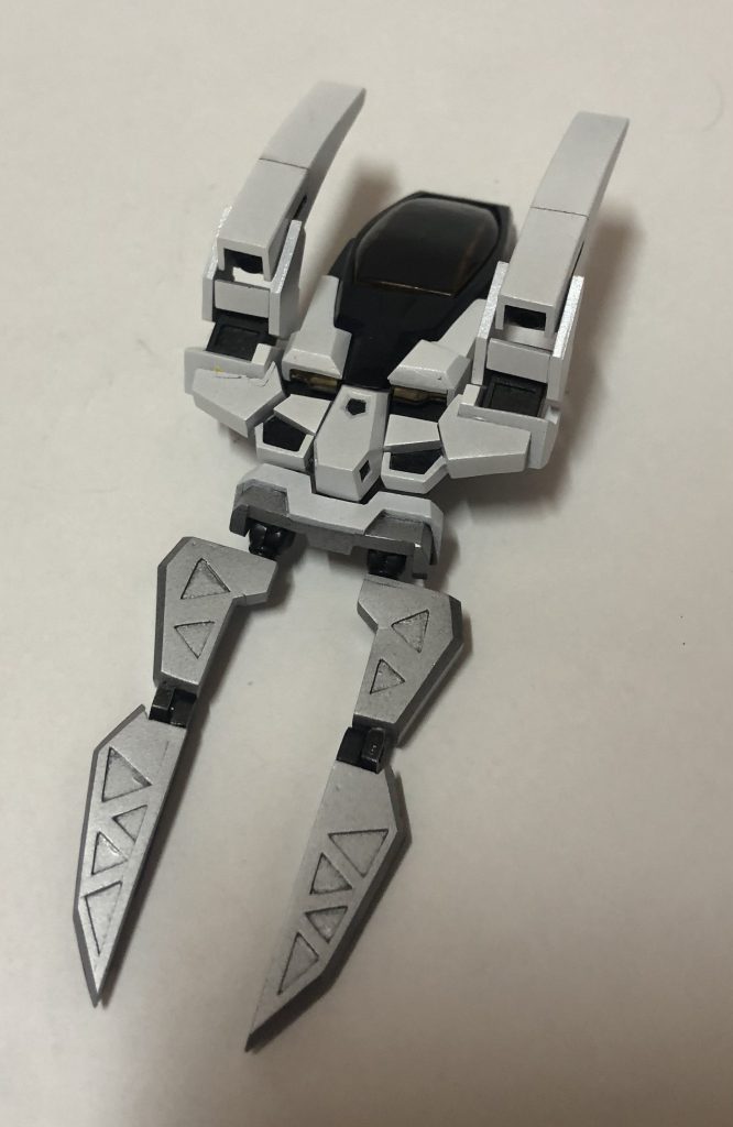 アイギスは前回様々な課題が残ったので気合い入れて作りました。特にフード部分を一新しており、可動も確保。表面処理等もきっちりと行いましたがポリパテを用いた左フィン付け根が割れてしまうアクシデントが…。修正がかなり手間だったので簡単な処理で済ませてしまいました。