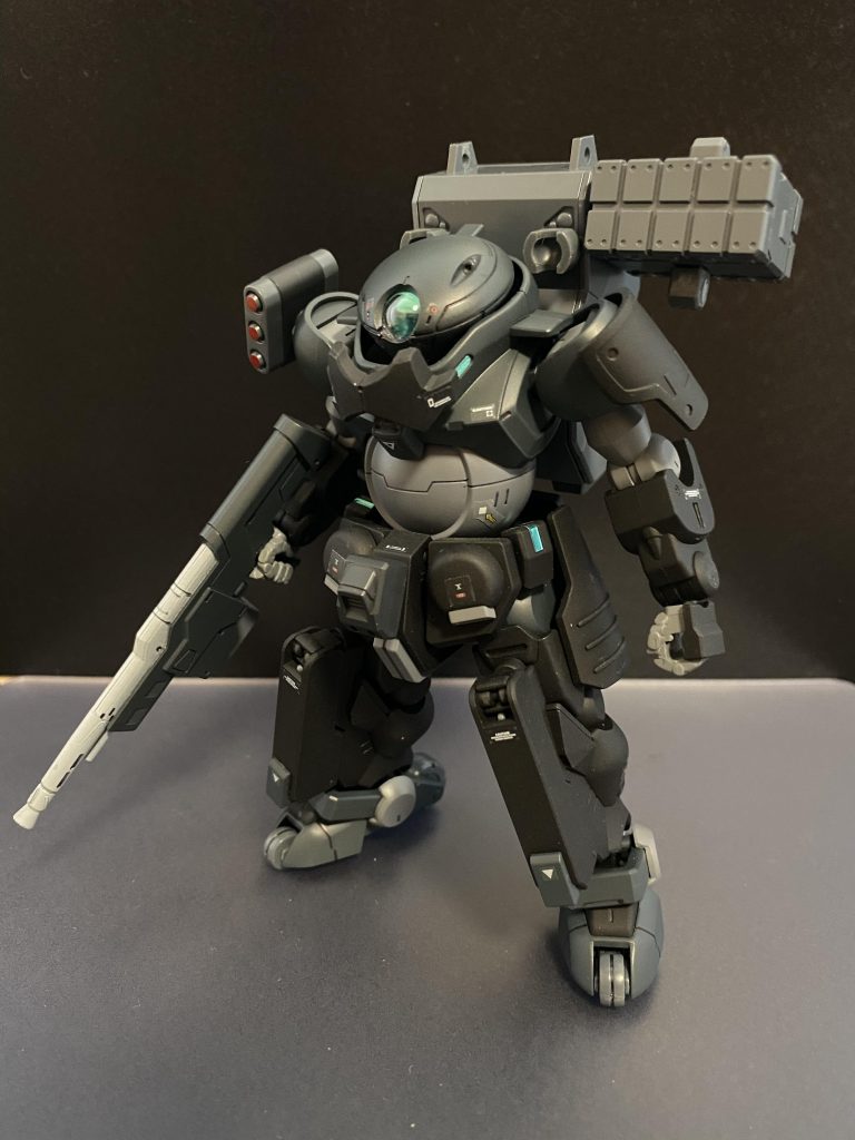 軽装状態で迷彩塗装が施されていた前期型に対し、ボアユニットを含め、黒く塗装された本機はステルス塗装が施されている設定。迷彩塗装をするのがめんどいからではない。決して。