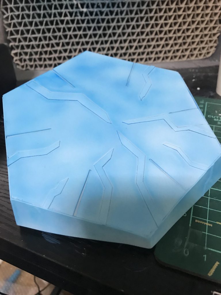 台座、6角形なのはエクストリームガンダムが現れる最終ステージをイメージしたからです、色はこの機体のイメージに合わせ空のような青白入り乱れた感じにしてあります