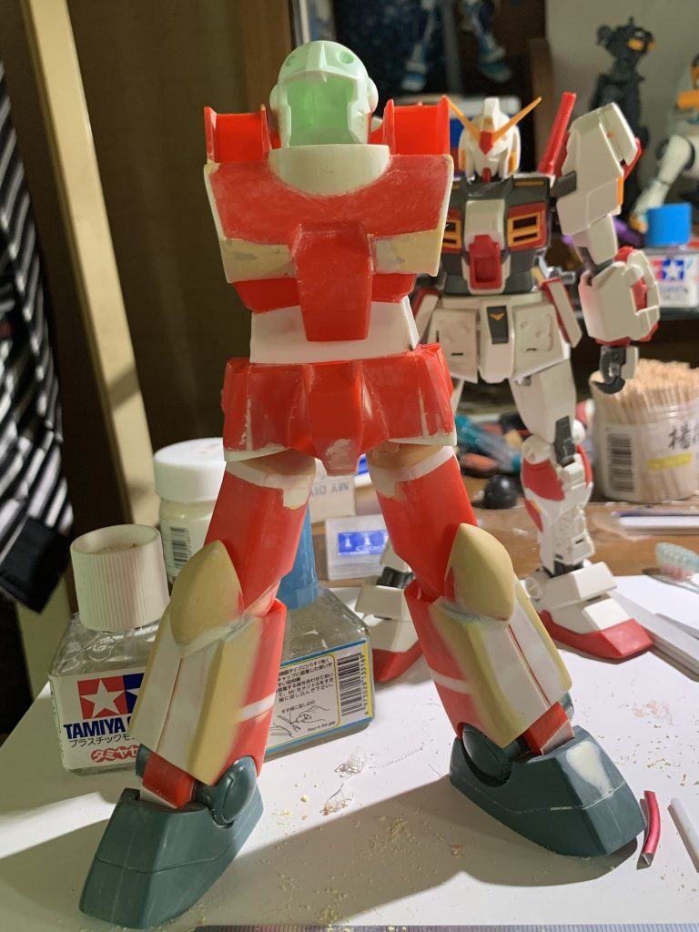 足の開き方を他のMG見ながら調整。