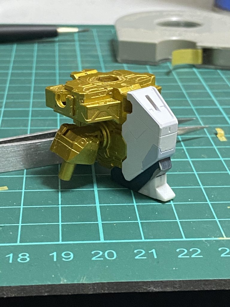 これはメタルビルドを参考にプラ板で真似してみました