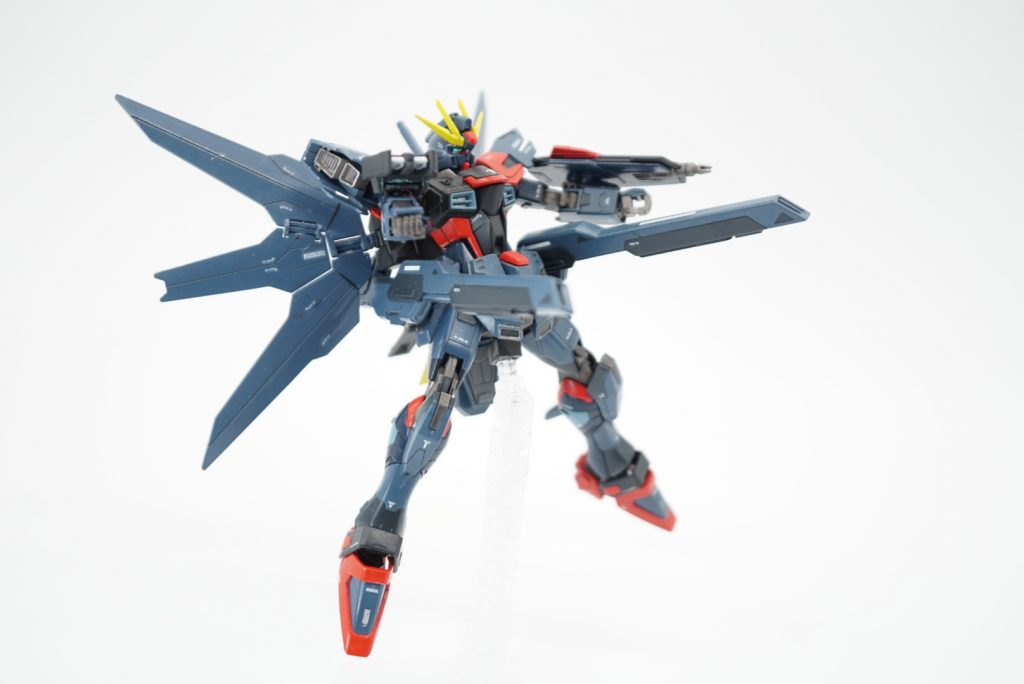 固くて砲身伸ばせなくなっちゃったんですけど、ツインサテライトキャノンは健在!ってかキャノンでは無かった。ここはF91のヴェスパーみたいな展開方法の方がいいなぁと思って、バックパックを逆さにつけてます。