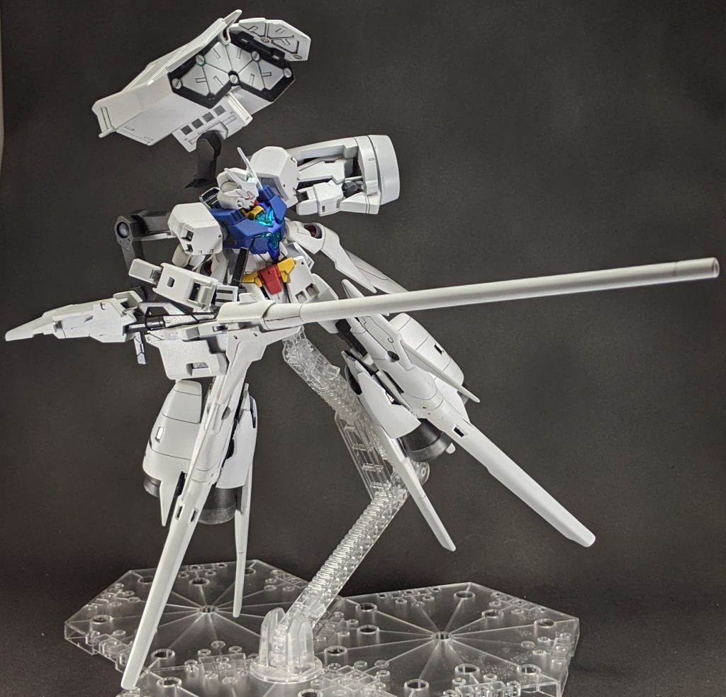 メガ・ビーム砲射撃体勢2&特別製ミサイルコンテナ射撃体勢先述のアームにより、メガビーム砲を左右方向に大きく振り回せます! ミサイルコンテナはデンドロビウムのミサイルコンテナをニコイチにして「MSサイズでギリギリ扱えるサイズ感」を狙ってみたり…(なお、左腕に持っているのは「E.I.F.S(簡易Iフィールドシールド)」で、文字そのまま、Iフィールドを展開可能で、既存のシールドよりも強固に作られています(という妄想←)