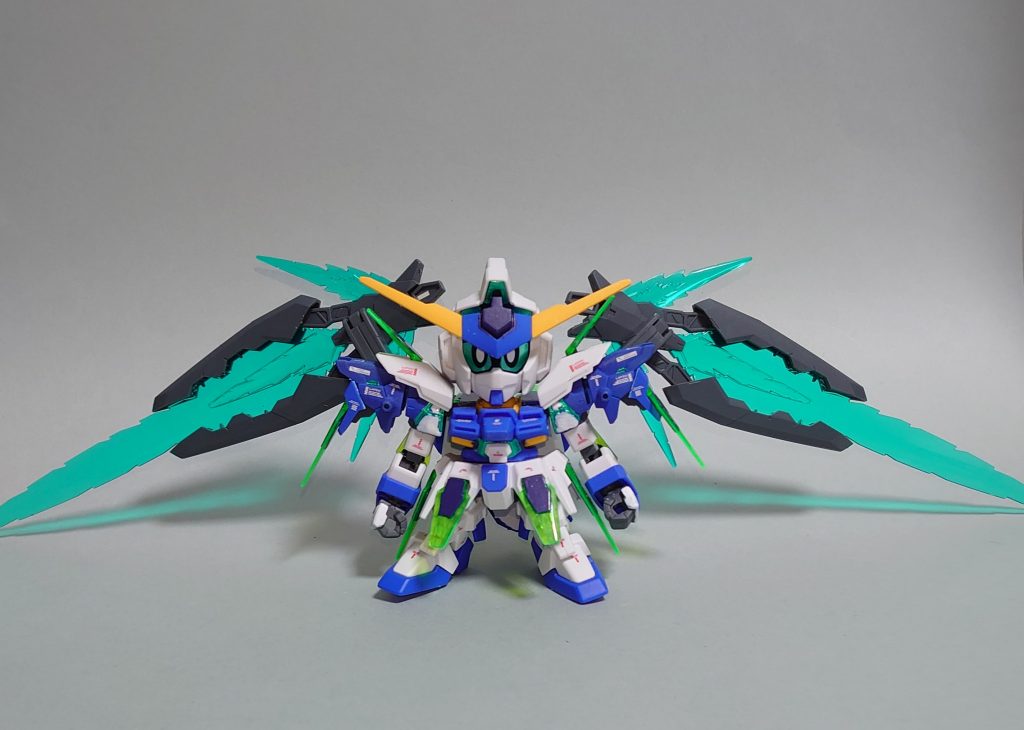 ・ウイング形態トライスラッシュブレイドを翼に見立てた形態です。全体的に装備配置は父親(アセム)のダブルバレットに近いです。